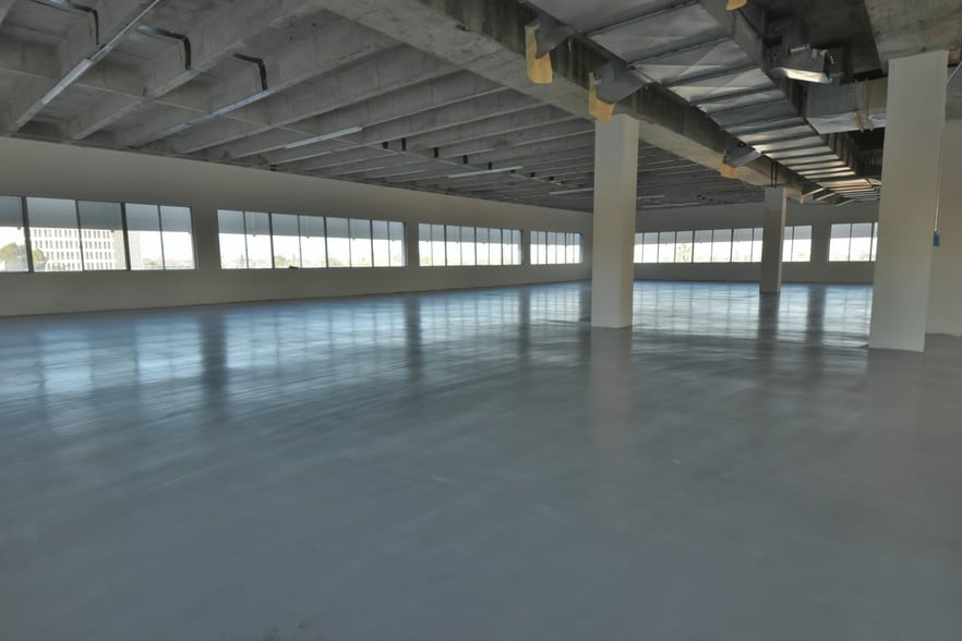 More Photos Of 515 N Sycamore St, Santa Ana Office For Lease