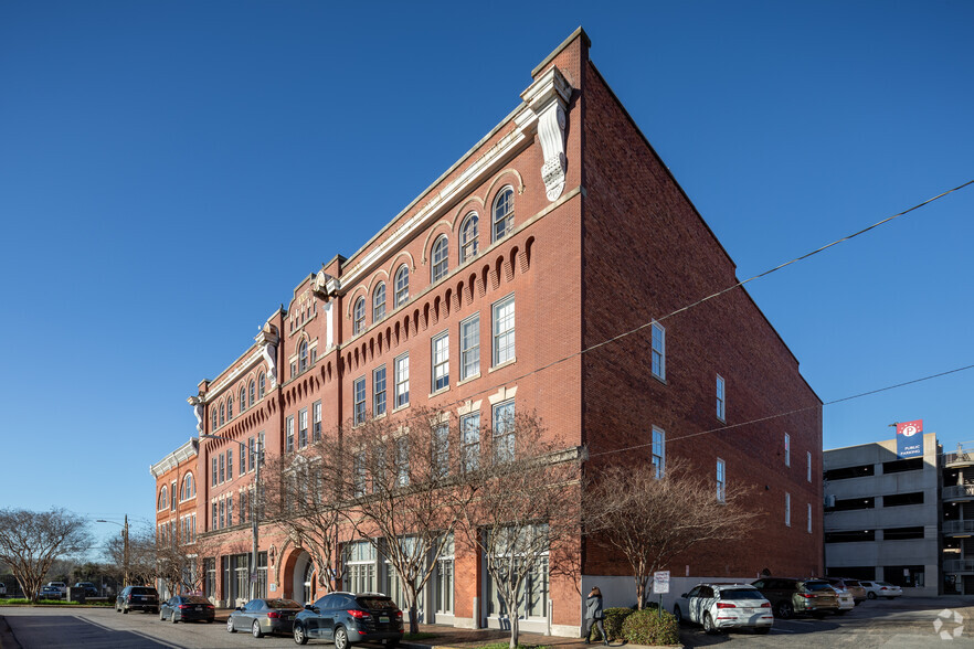 Primary Photo Of 250-260 Commerce St, Montgomery Medical For Sale