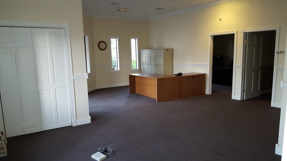 More Photos Of 775 Washington Ave, Bridgeport Light Manufacturing For Sale