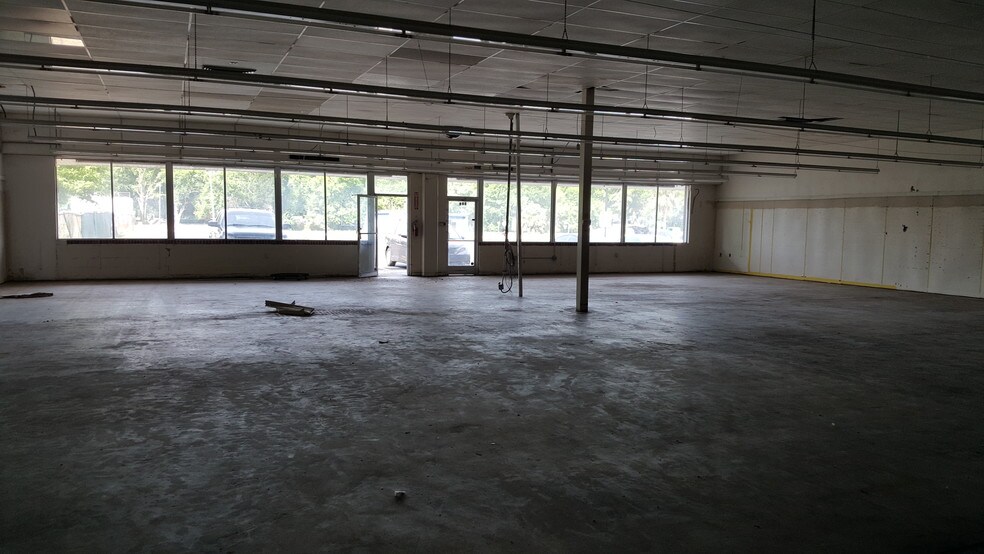 More Photos Of 201 S Charleston Ave, Fort Meade General Retail For Lease