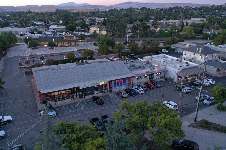 More Photos Of 2558 Old 1st St, Livermore Freestanding For Lease