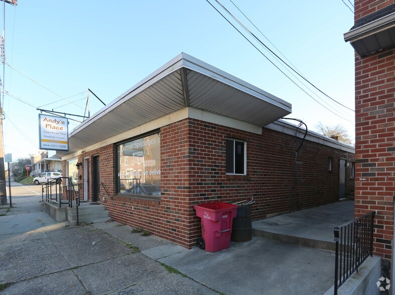 More Photos Of 122-124 E 4th St, Bridgeport Storefront For Sale