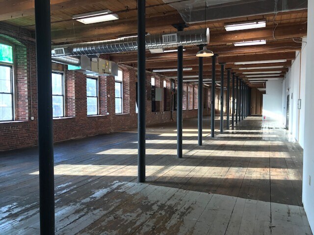More Photos Of 22 Canal St, Somersworth Warehouse For Lease