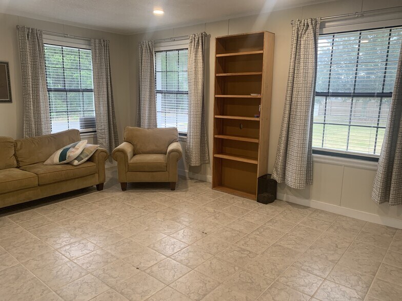 More Photos Of 725 S J St, Pensacola Office Residential For Sale