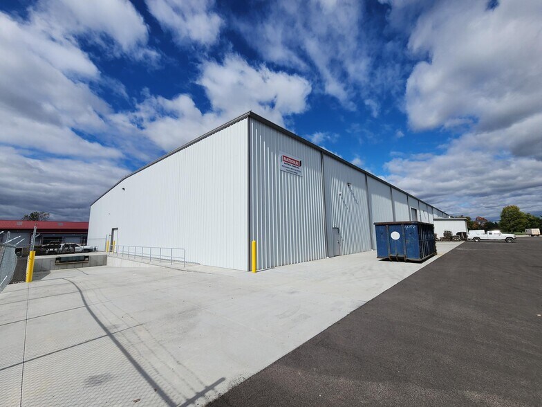 More Photos Of 2099 E Tipton St, Seymour Manufacturing For Lease