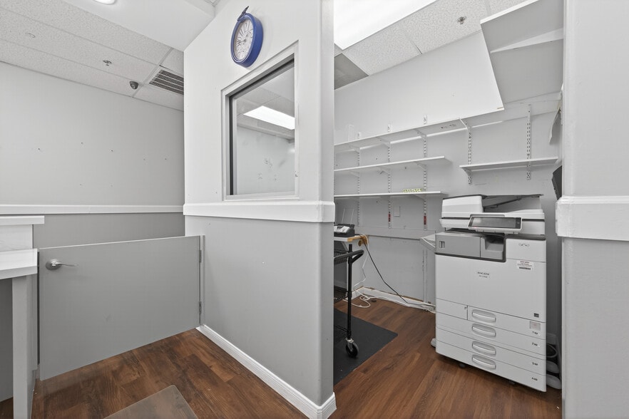 More Photos Of 8525 Queenston Blvd, Houston Freestanding For Sale