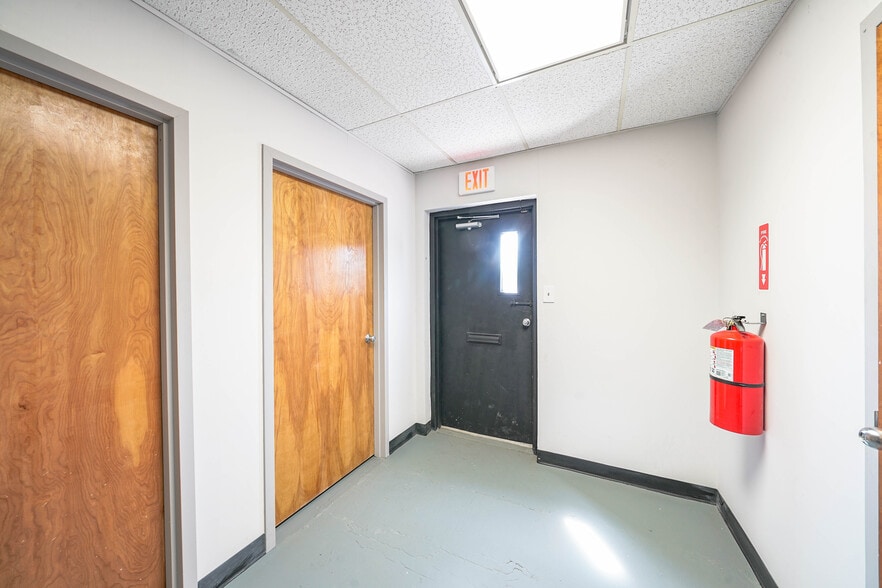 More Photos Of 8023 Malcolm Rd, Clinton Medical For Lease