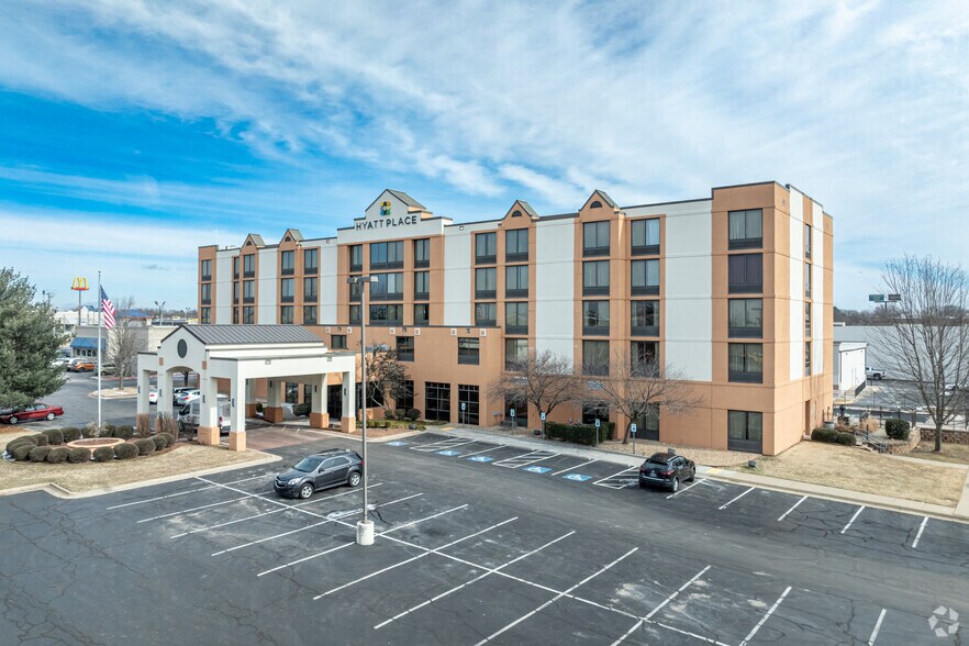 Primary Photo Of 4610 W Walnut St, Rogers Hotel For Sale