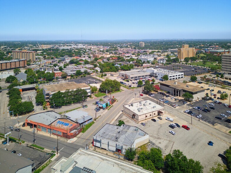 More Photos Of 816-818 Lexington Ave, San Antonio Medical For Sale