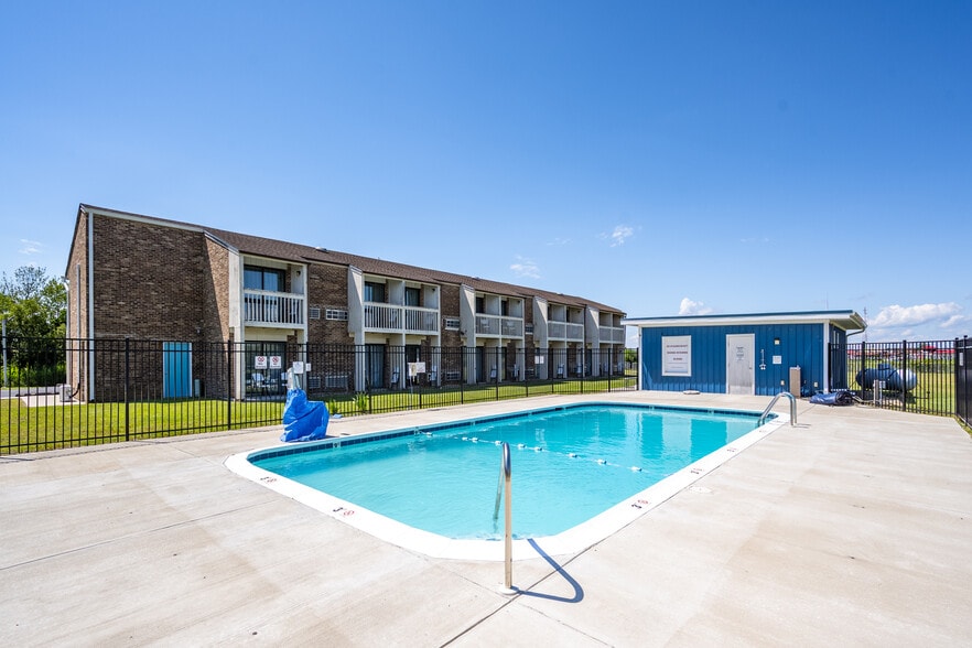 More Photos Of 700 Norris Harbor Dr, Crisfield Hotel For Sale