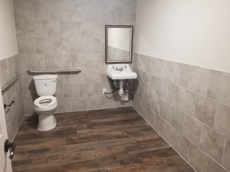 More Photos Of 200 S Main St, Rhome Religious Facility For Lease