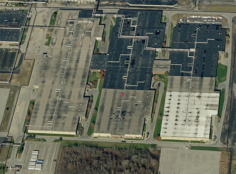 More Photos Of 1600 Lexington Ave, Rochester Distribution For Lease