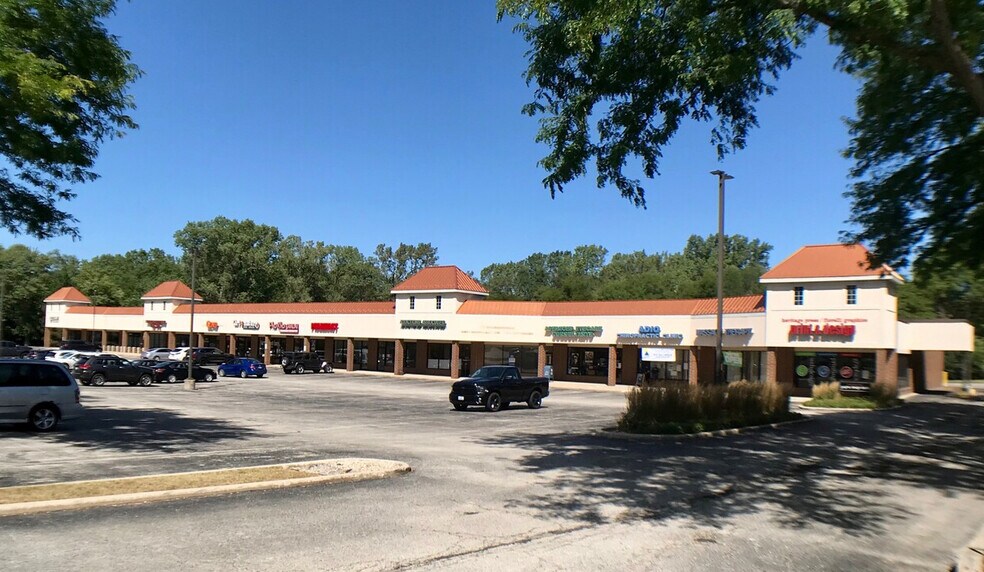 Primary Photo Of 312-326 Peterson Rd, Libertyville Unknown For Lease