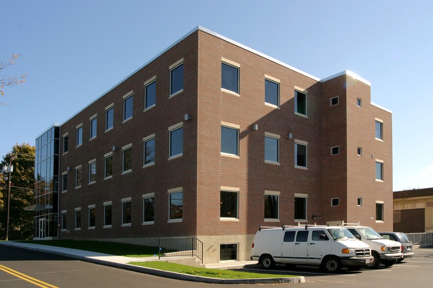 More Photos Of 1 Pearl St, Brockton Medical For Lease