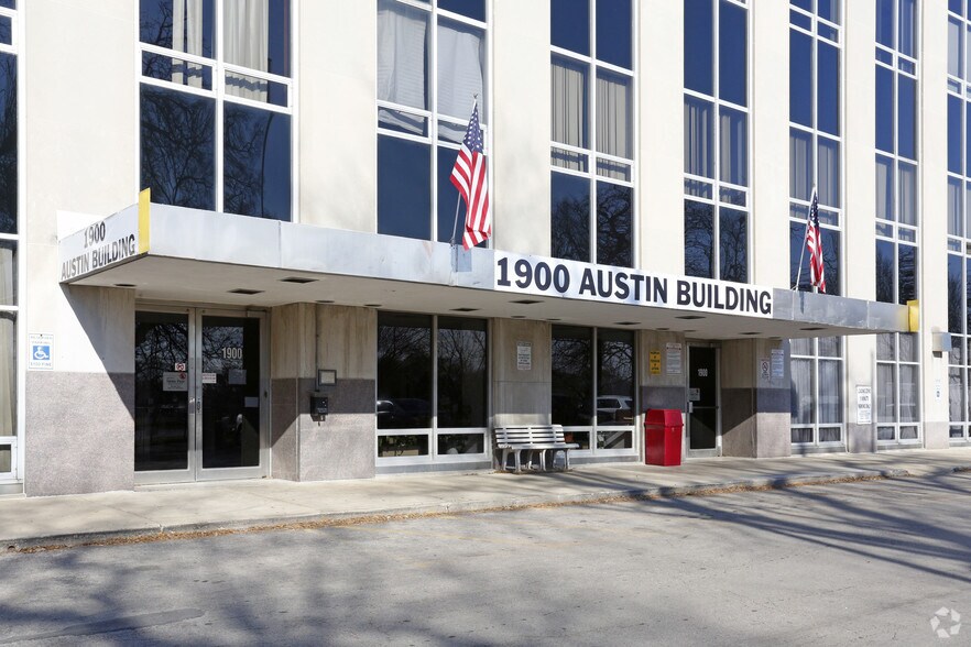 More Photos Of 1900 N Austin Ave, Chicago Manufacturing For Lease