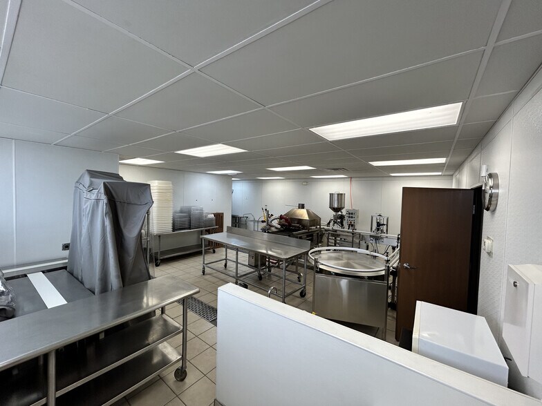 More Photos Of 3989 Ulster St, Denver Food Processing For Lease