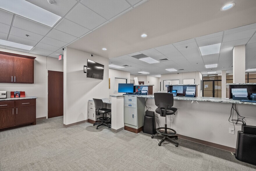 More Photos Of 7202 Slide Rd, Lubbock Medical For Lease