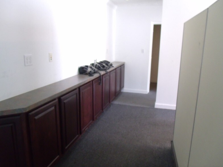 More Photos Of 1000 Elm St, Fulton Freestanding For Sale