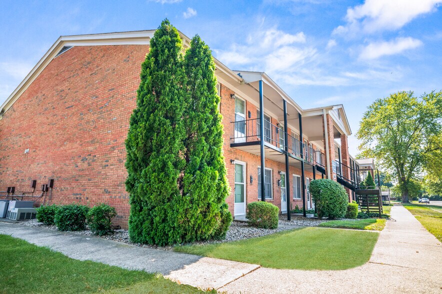 More Photos Of 3201 Commander Dr, Louisville Apartments For Sale