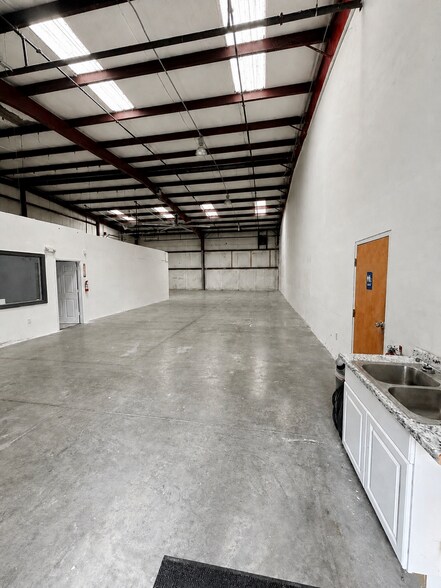 More Photos Of 200 Varnfield Dr, Summerville Warehouse For Lease