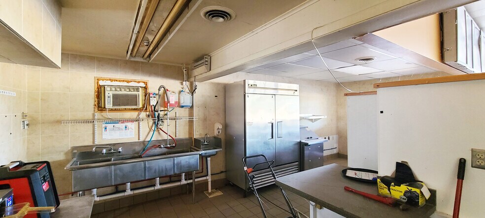 More Photos Of 14417 S L-56d, Brady Convenience Store For Sale