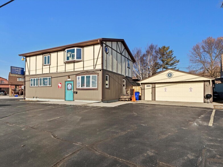 More Photos Of 4220 Memorial Dr, Two Rivers Bar For Sale