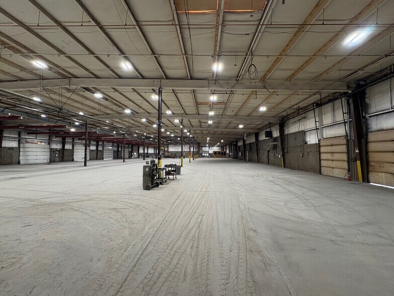 More Photos Of 800 Weston Ave, Kendallville Manufacturing For Lease