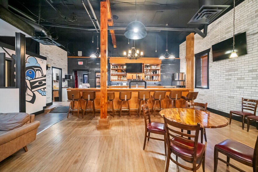 More Photos Of 45886 Wellington Ave, Chilliwack Hotel For Sale