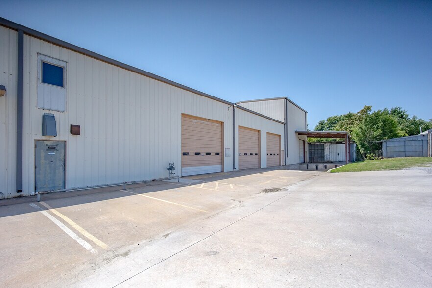 More Photos Of 6845 S Western Ave, Oklahoma City Distribution For Lease