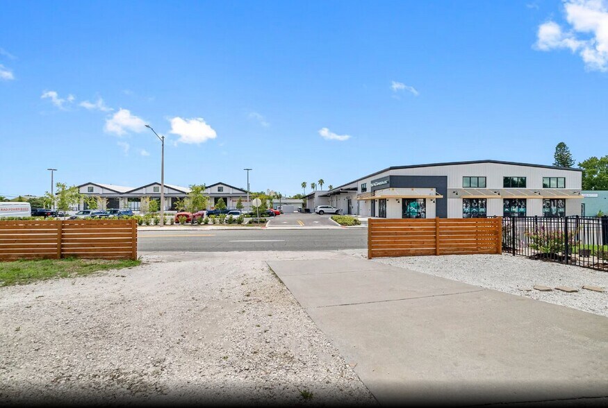 More Photos Of 2447 5th Ave S, Saint Petersburg Service For Lease