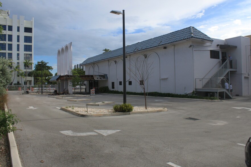 More Photos Of 2475 Hollywood Blvd, Hollywood Office For Lease