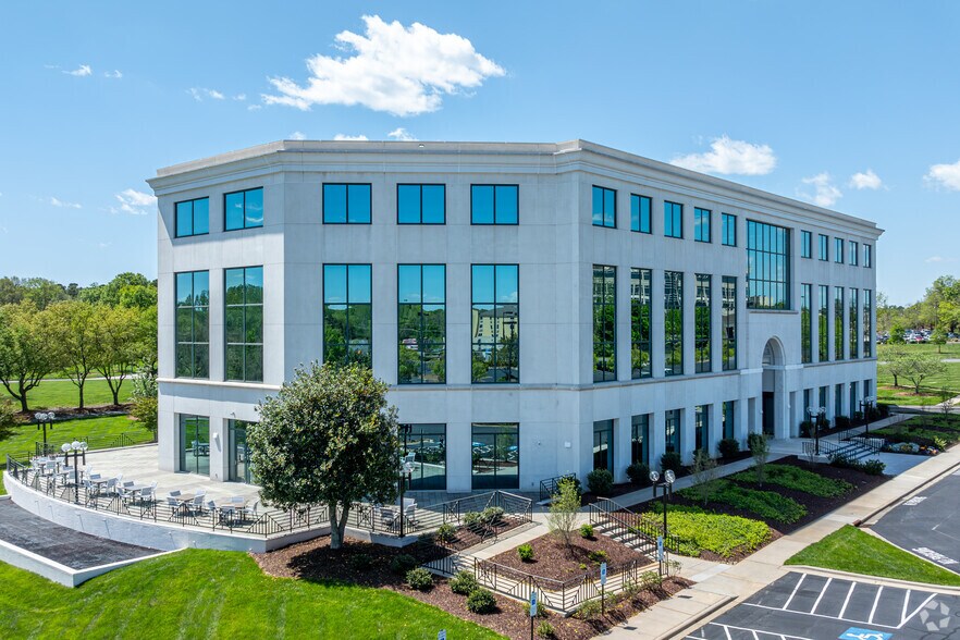 More Photos Of 9144 Arrowpoint Blvd, Charlotte Office For Sale