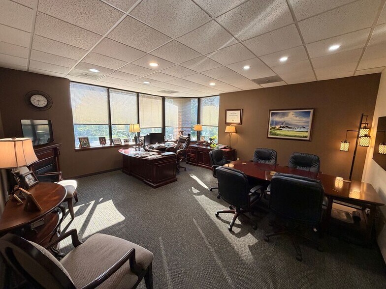 More Photos Of 8730 Bourgade St, Lenexa Loft Creative Space For Lease