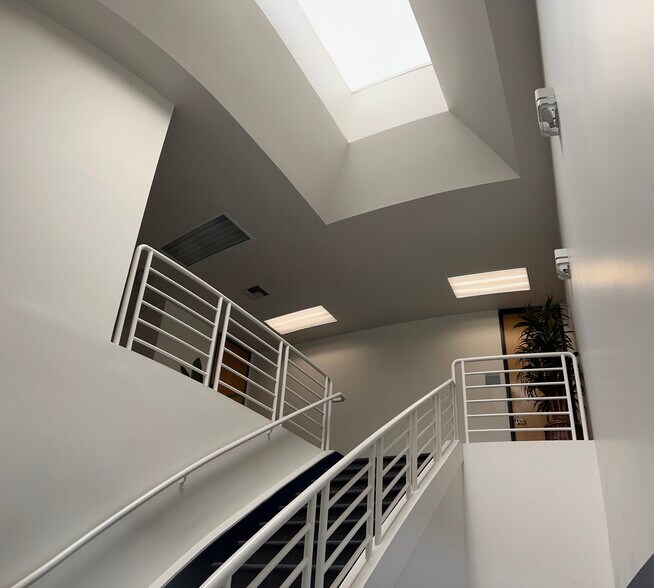 More Photos Of 23351-23361 Madero, Mission Viejo Research And Development For Lease