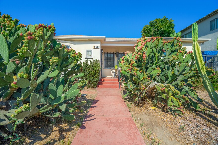 More Photos Of 2011 S Shenandoah St, Los Angeles Apartments For Sale