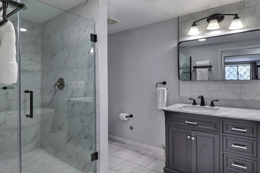 More Photos Of 3360 PA-940, Mount Pocono Specialty For Sale