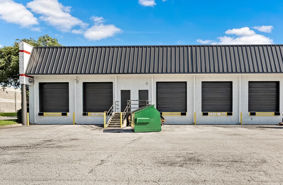 More Photos Of 8508 Benjamin Rd, Tampa Light Distribution For Lease