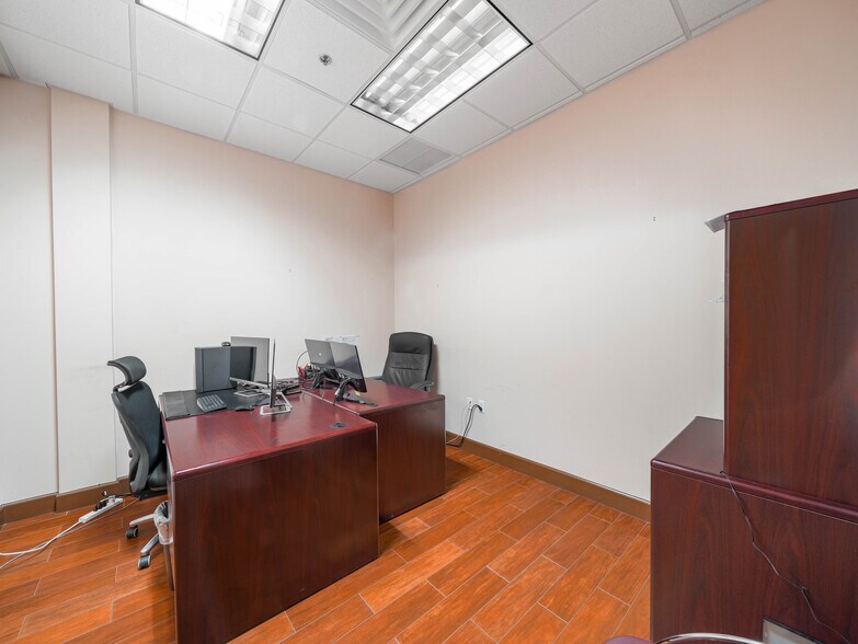 More Photos Of 7350 Futures Dr, Orlando Office For Sale