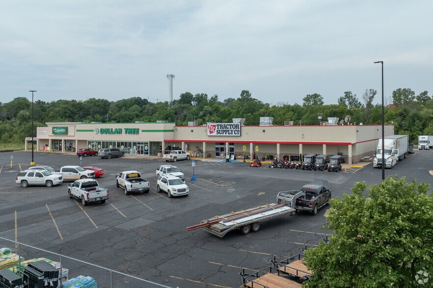 Primary Photo Of 700 N Main St, Bristow Storefront For Lease