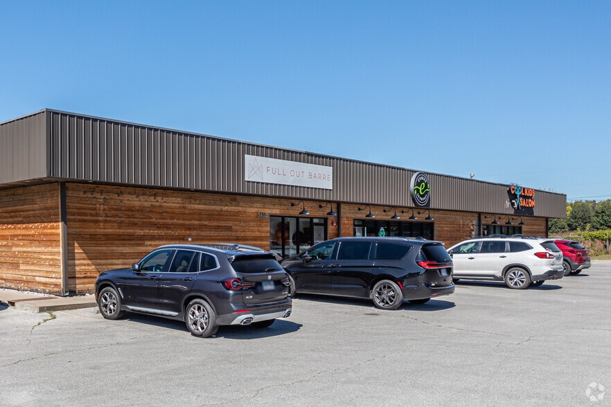 More Photos Of 3406-4 SE J St, Bentonville Freestanding For Lease