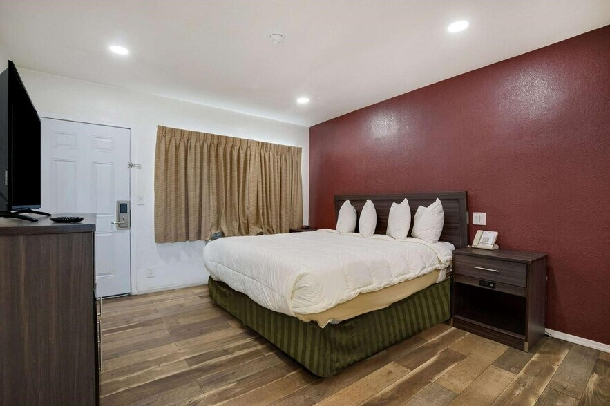 More Photos Of 625 W Broadway St, Needles Hotel For Sale
