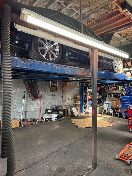 More Photos Of 973 Bergen St, Newark Auto Repair For Sale