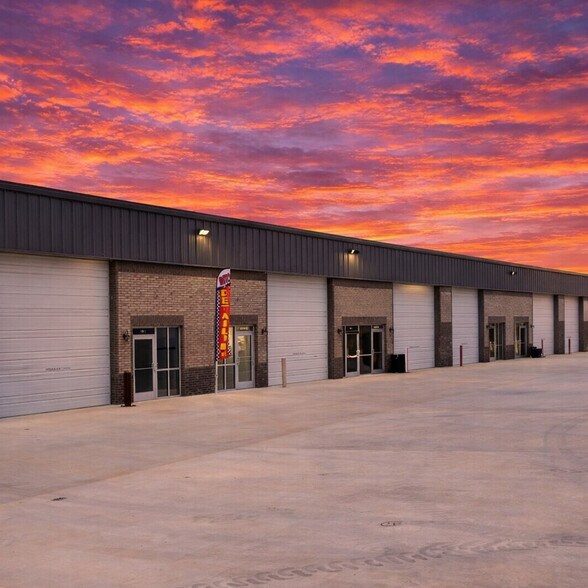 Primary Photo Of 4103 W Sunshine St, Springfield Warehouse For Lease