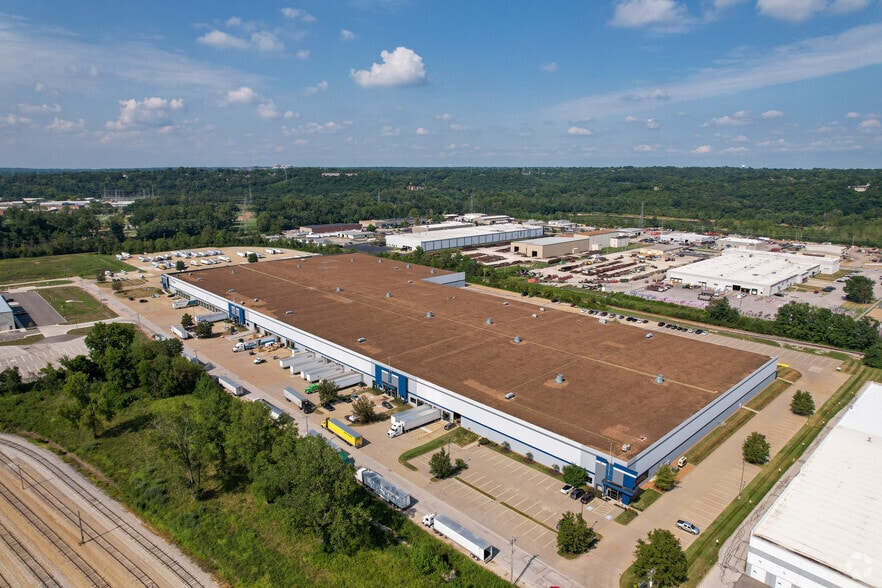 More Photos Of 2211-2231 Hitzert Ct, Fenton Warehouse For Lease