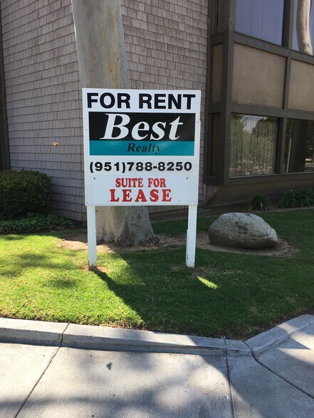 More Photos Of 5053 La Mart Dr, Riverside Medical For Sale