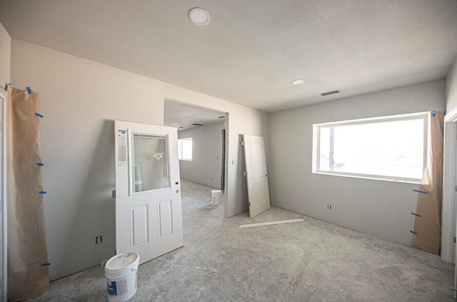 More Photos Of 14050 W Silver Fox Trl, Odessa Warehouse For Lease