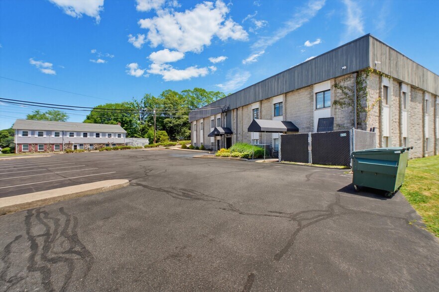 More Photos Of 572 Route 6, Mahopac Medical For Lease