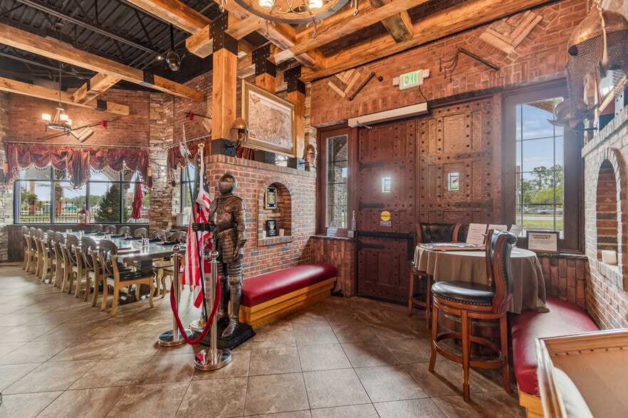 More Photos Of 3007 Commercial Way, Spring Hill Restaurant For Sale
