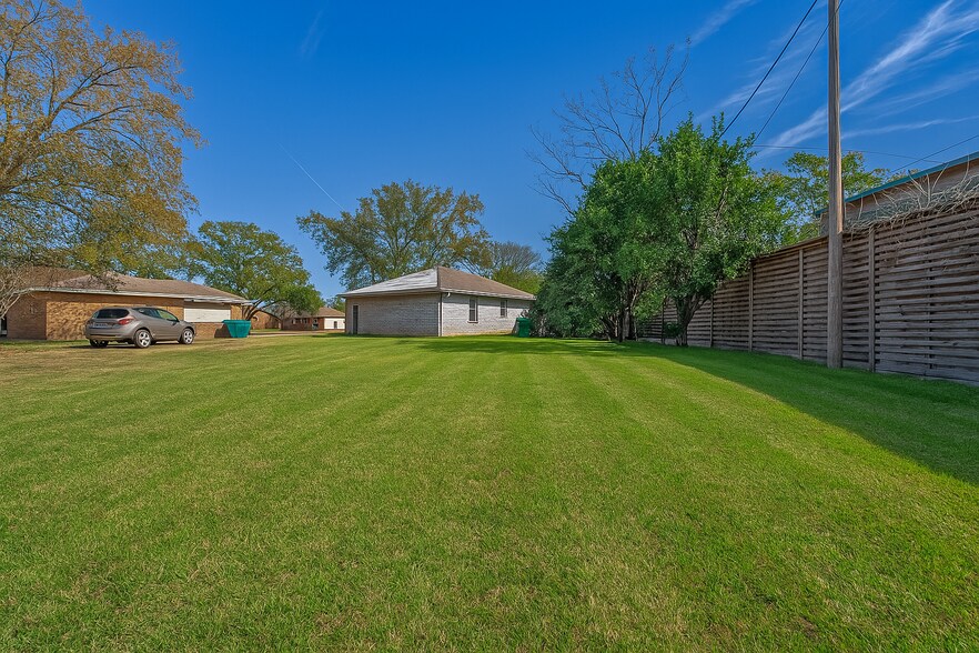 More Photos Of 7315 Housman, Houston Specialty For Lease