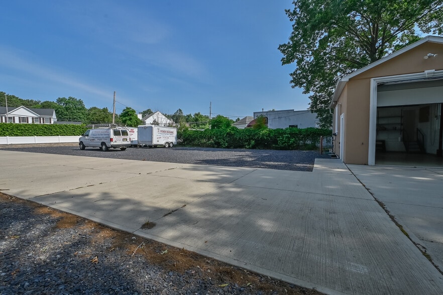 More Photos Of 33 Bordentown Tpke, Jamesburg Showroom For Sale